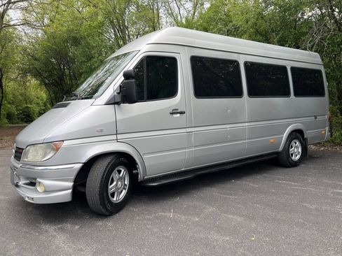 Used 2005 Dodge Sprinter 2500 w/ Cooling Group RWD image 15