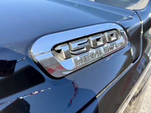 Used 2019 RAM 1500 Laramie AWD/4WD image 26