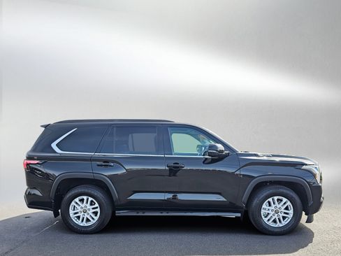 Used 2023 Toyota Sequoia SR5 w/ SR5 Premium Package AWD/4WD image 36
