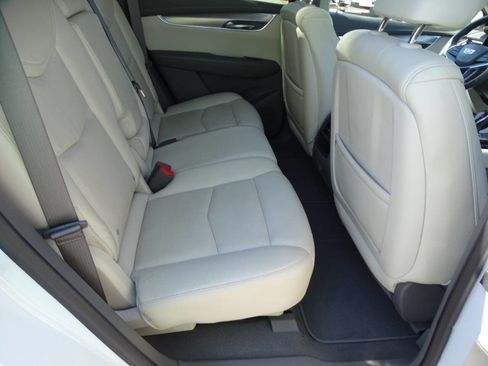 Used 2017 Cadillac XT5 Luxury image 40