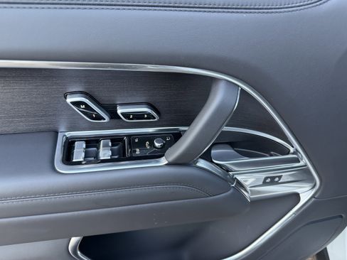 Used 2025 Land Rover Range Rover Long Wheelbase SE image 36