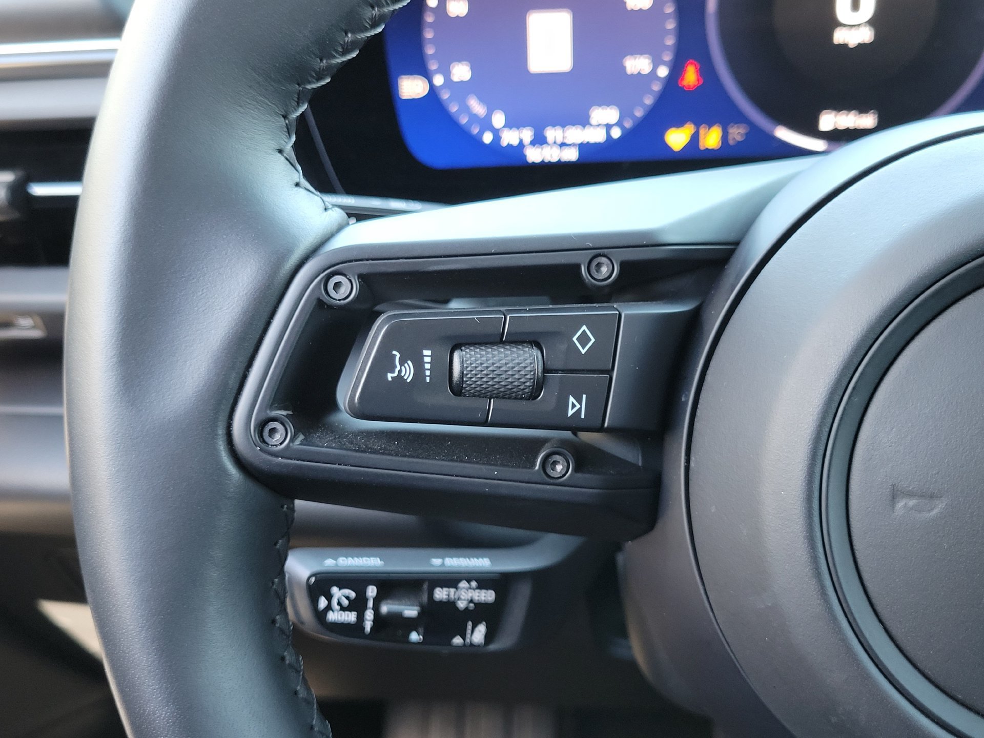Used 2025 Porsche Macan Electric RWD image 11