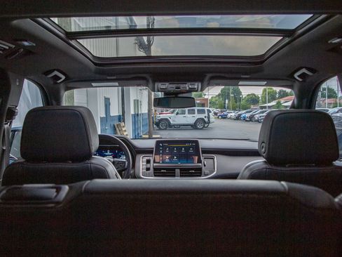 Used 2023 Chevrolet Suburban RST w/ Luxury Package AWD/4WD image 33