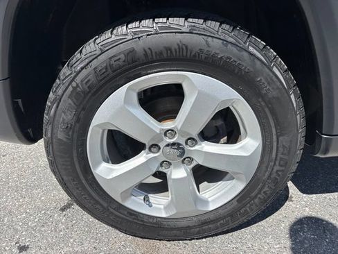 Used 2018 Jeep Compass Latitude w/ Popular Equipment Group AWD/4WD image 22