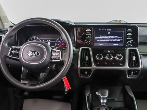 Used 2021 Kia Sorento LX image 17