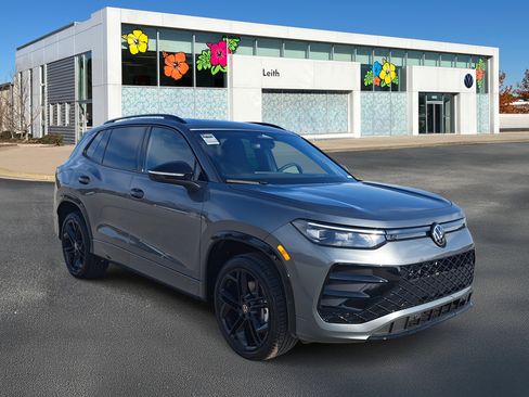 New 2026 Volkswagen Tiguan SE R-Line image 1