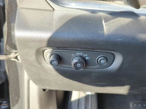 Used 2020 Chevrolet Traverse LT image 13