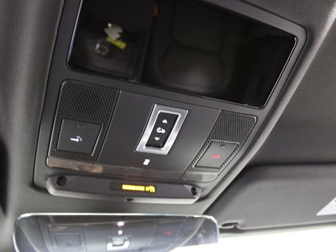 Used 2023 Land Rover Defender 110 75th Limited Edition image 35