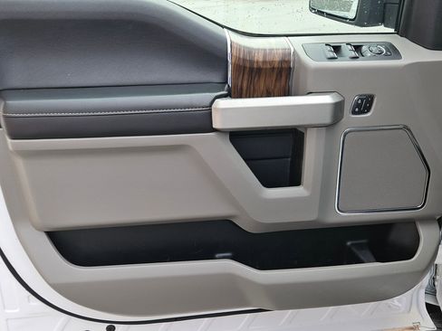 Used 2019 Ford F150 Lariat image 17