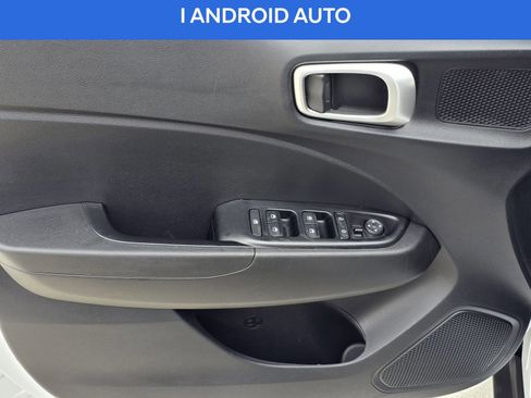 Certified 2023 Hyundai Venue SE image 15