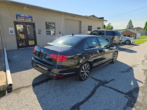 Used 2017 Volkswagen Jetta GLI FWD image 4
