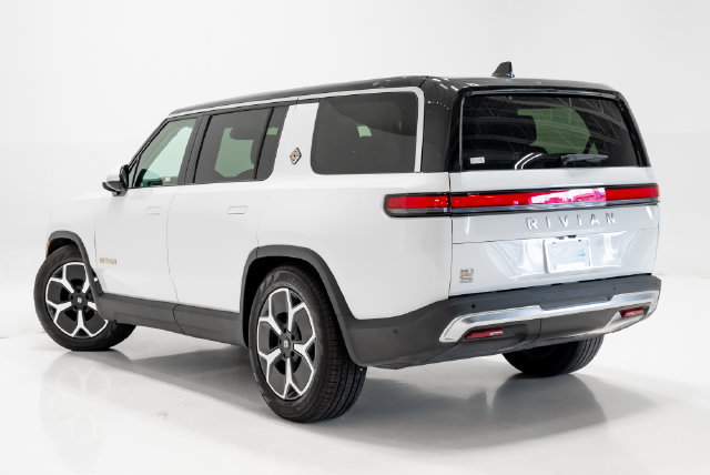 Used 2024 Rivian R1S Adventure Quad AWD/4WD image 27