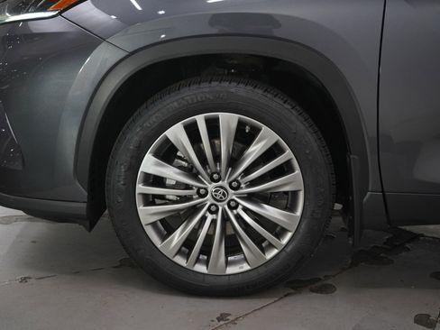 Used 2021 Toyota Highlander Platinum AWD/4WD image 32
