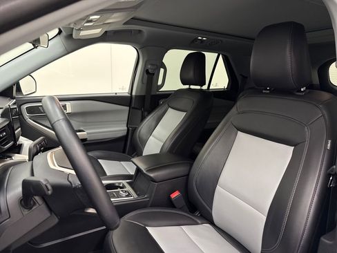 Used 2022 Ford Explorer XLT w/ Equipment Group 202A image 16