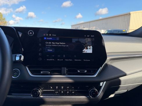 Used 2025 Chevrolet Equinox LT image 18