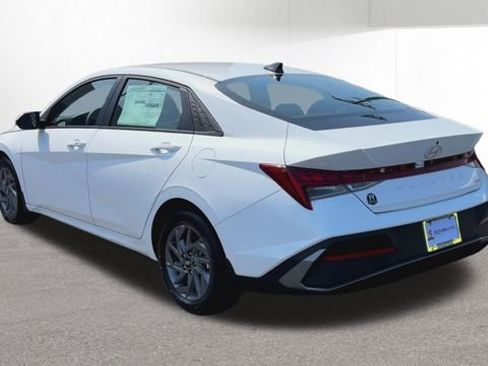 Used 2025 Hyundai Elantra Blue FWD image 60