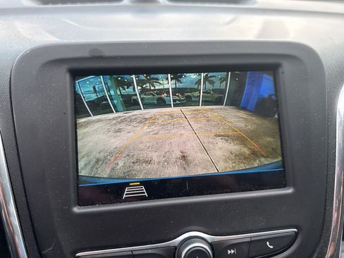 Used 2019 Chevrolet Equinox LS FWD image 3