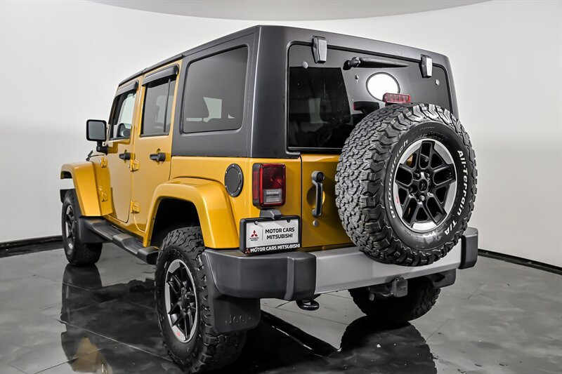 Used 2014 Jeep Wrangler Unlimited Sahara w/ Dual Top Group AWD/4WD image 7