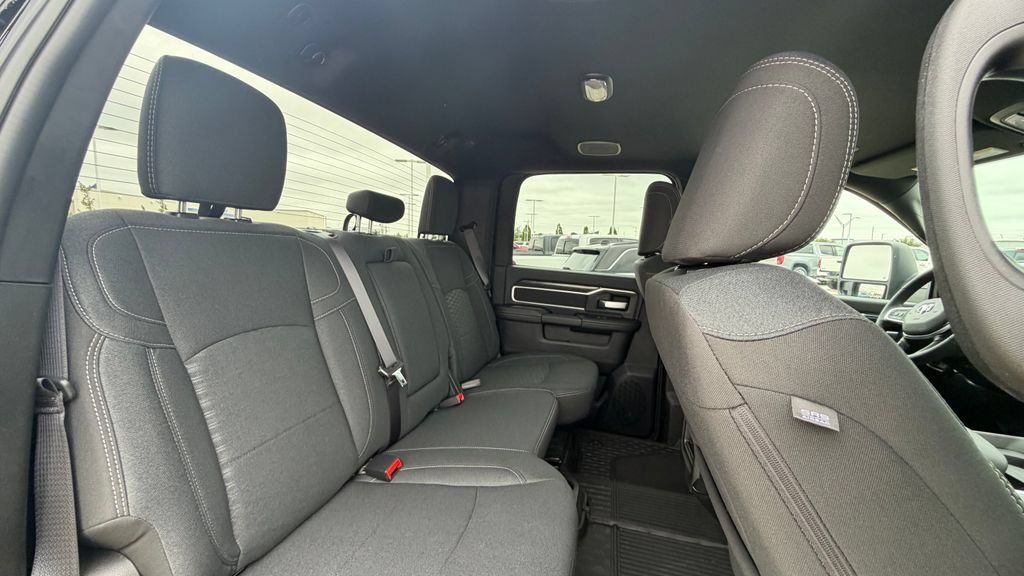 New 2026 RAM 3500 Big Horn AWD/4WD image 32