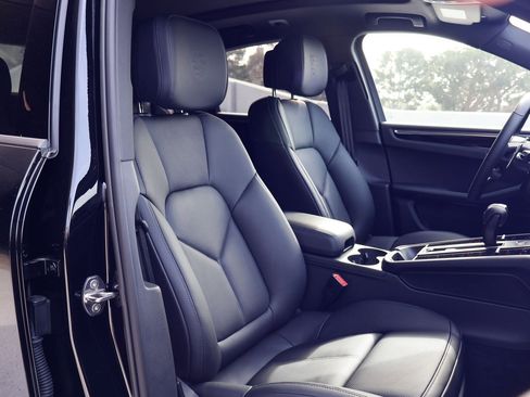 New 2026 Porsche Macan image 25