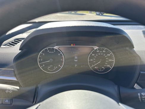 Used 2024 Nissan Altima 2.5 SV image 28