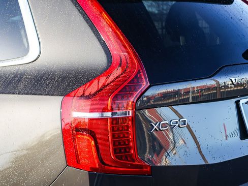 Used 2024 Volvo XC90 B6 Plus w/ Protection Package Premier image 12