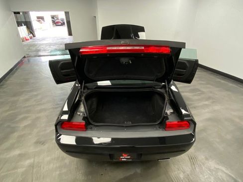 Used 2012 Dodge Challenger SXT image 41
