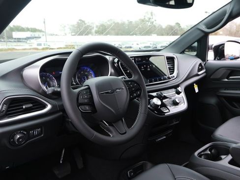 New 2026 Chrysler Pacifica Select w/ S Appearance Package image 27