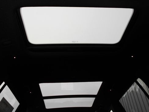 New 2025 Jeep Wagoneer 4WD w/ Premium Group I image 15