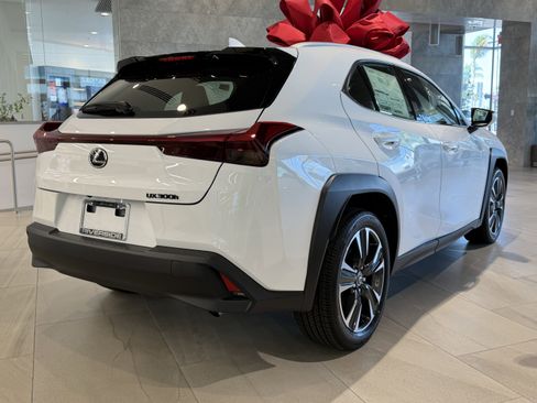 New 2026 Lexus UX 300h FWD image 8