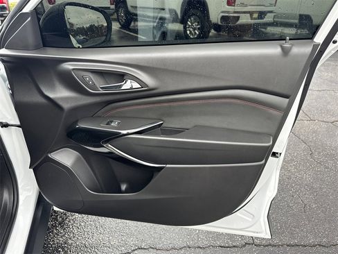 Used 2025 Chevrolet Trax RS w/ Driver Confidence Package image 15