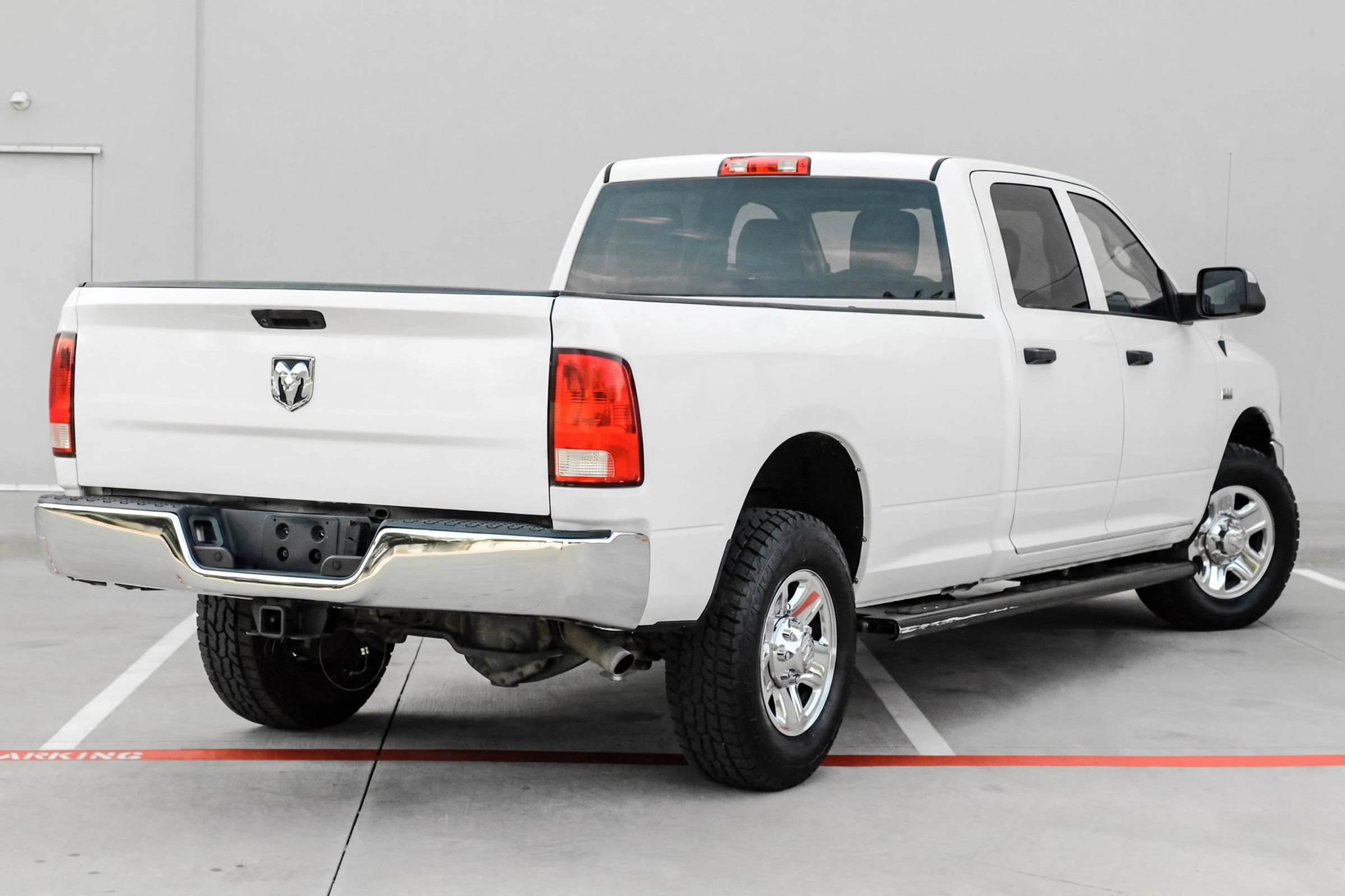 Used 2016 RAM 2500 Tradesman w/ Chrome Appearance Group RWD image 4
