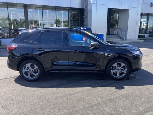 Used 2023 Ford Escape ST-Line w/ Tech Pack #1 AWD/4WD image 8