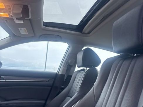 Used 2019 Honda Accord Touring image 14