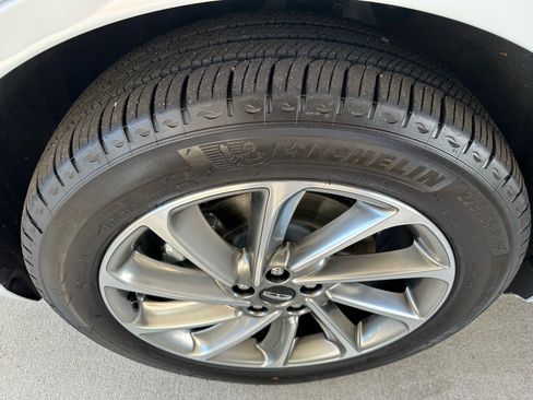 Used 2025 Lincoln Corsair Grand Touring w/ Equipment Group 302A AWD/4WD image 5