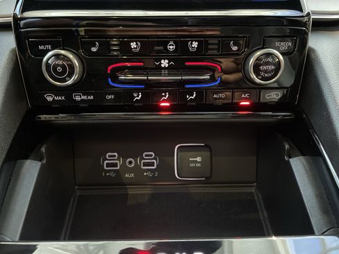 Used 2023 Jeep Grand Cherokee Overland w/ Advanced Protech Group III image 29