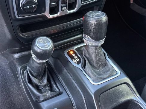 Used 2018 Jeep Wrangler Unlimited Sport S AWD/4WD image 25