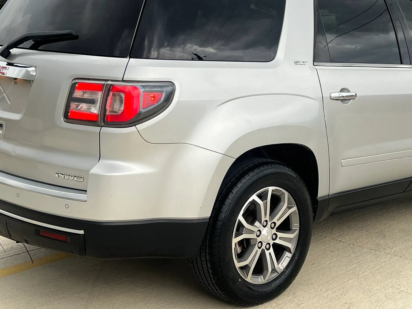 Used 2015 GMC Acadia SLT AWD/4WD image 8