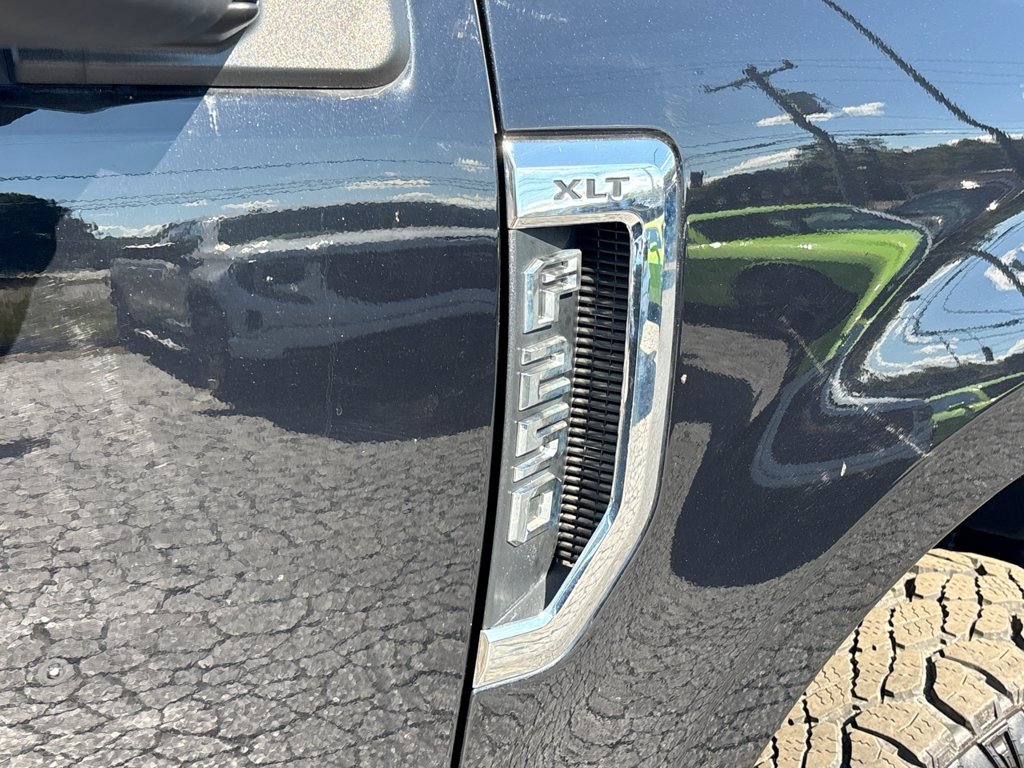 Used 2019 Ford F250 XLT w/ XLT Premium Package AWD/4WD image 12