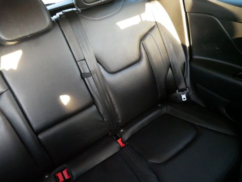 Used 2022 Jeep Renegade Limited image 14