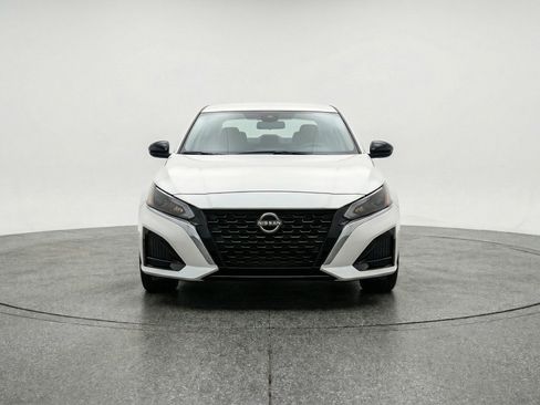 Used 2025 Nissan Altima 2.5 SV image 2