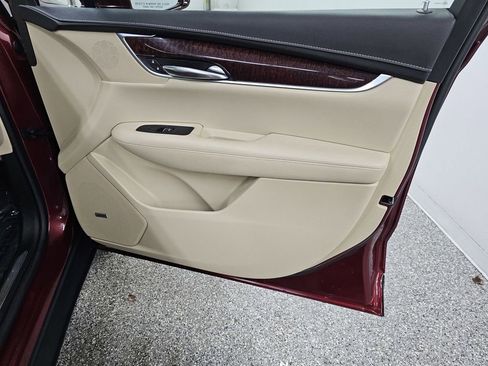 Used 2017 Cadillac XT5 Luxury w/ Driver Awareness Package image 21