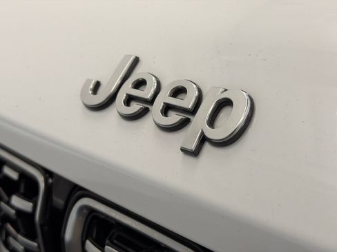 Used 2022 Jeep Grand Cherokee Summit AWD/4WD image 14
