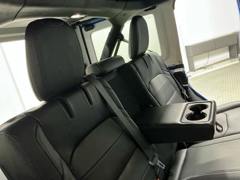 Used 2022 Jeep Wrangler Unlimited Sahara image 22