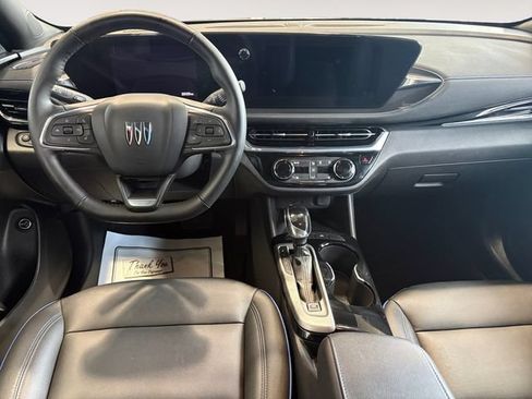 Used 2025 Buick Envista Sport Touring w/ Experience Buick Package FWD image 8