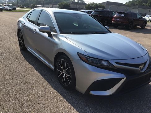 Used 2023 Toyota Camry SE FWD image 8