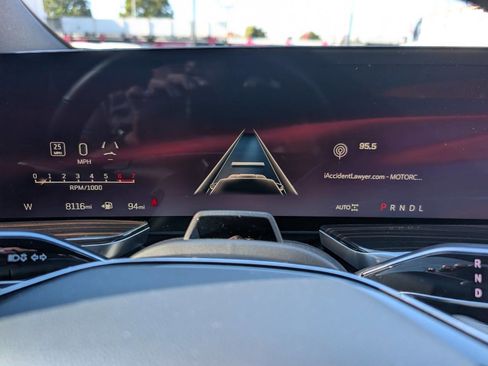 Used 2025 Cadillac Escalade ESV Luxury AWD/4WD image 19