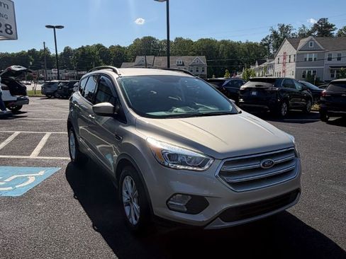 Used 2018 Ford Escape SEL FWD image 3