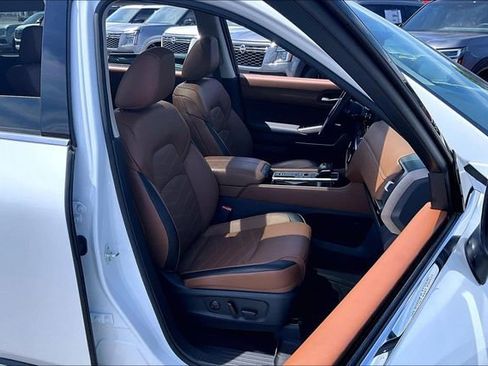 Certified 2025 Nissan Pathfinder Platinum image 28