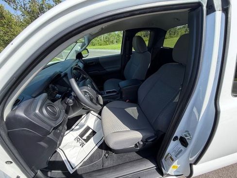 Used 2022 Toyota Tacoma SR RWD image 4